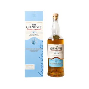 The Glenlivet: Um Single Malt Escocês Premiado para Experiências Sensoriais Únicas Descubra The Glenlivet, um single malt escocês premiado mundialmente por sua suavidade, elegância e complexidade de sabor. Produzido na destilaria The Glenlivet, em Speyside, Escócia, desde 1824, este whisky único é elaborado com: Cevada maltada de alta qualidade: Cultivada em campos férteis sob o clima ideal da Escócia, a cevada confere ao The Glenlivet um sabor puro e maltado. Água pura e cristalina: Proveniente das nascentes das Highlands escocesas, a água pura é essencial para preservar o sabor delicado do whisky. Fermentação lenta e controlada: A fermentação lenta permite que os aromas e sabores do whisky se desenvolvam naturalmente. Destilação dupla em alambiques de cobre pot still: A destilação dupla garante um whisky suave e refinado. Envelhecimento em barris de carvalho americano: O envelhecimento em barris de carvalho americano confere ao The Glenlivet notas complexas de madeira, baunilha, especiarias e frutas secas. Com uma variedade de opções para todos os gostos, The Glenlivet oferece: The Glenlivet Founder's Reserve: Um single malt envelhecido 12 anos, perfeito para iniciantes e apreciadores de whisky suave. The Glenlivet 15 Years Old: Um whisky mais encorpado e complexo, com notas de frutas cítricas e mel. The Glenlivet 18 Years Old: Um single malt excepcionalmente suave e elegante, com notas de especiarias e madeira tostada. The Glenlivet Captain's Reserve: Um whisky raro e exclusivo, envelhecido em barris de carvalho americano e sherry, com notas de frutas secas e especiarias. The Glenlivet é perfeito para: Desfrutar puro, com gelo ou à temperatura ambiente. Criar coquetéis clássicos como o Rob Roy e o Rusty Nail. Presentear amigos e familiares que apreciam whiskies premium. Celebrar momentos especiais. Com uma rica história que remonta a 1824, The Glenlivet é um dos single malts mais premiados do mundo. Experimente The Glenlivet e embarque em uma jornada sensorial única pelas Highlands escocesas!